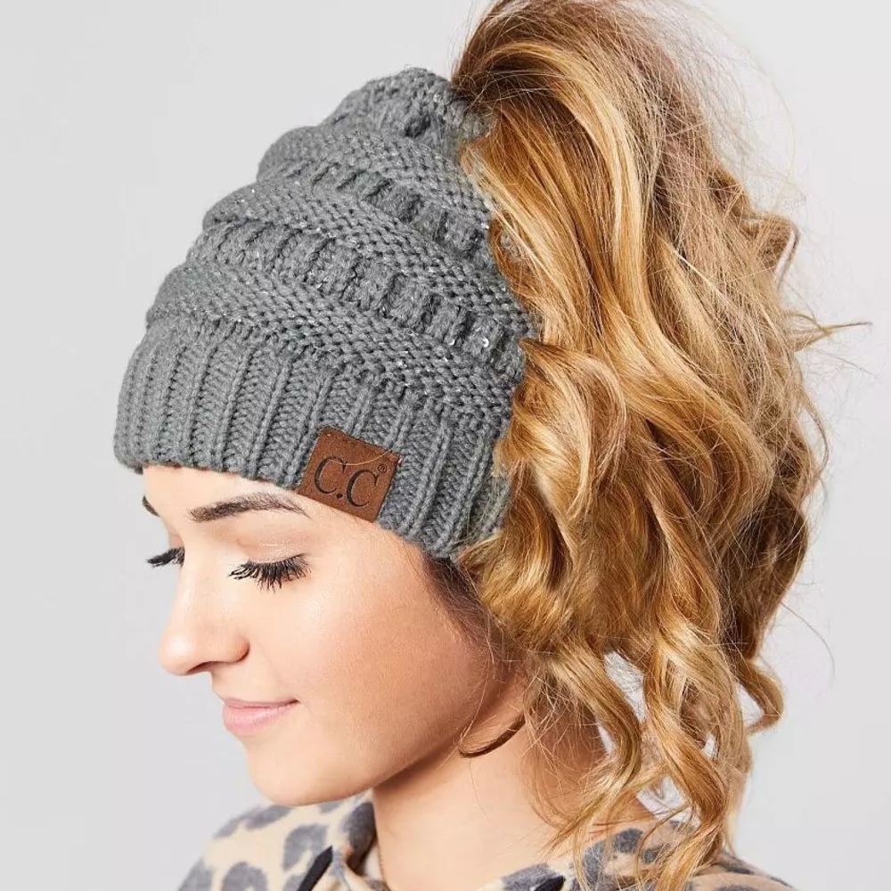 🆕 NWOT Grey “Mel” Ponytail Messy Bun Knit Beanie